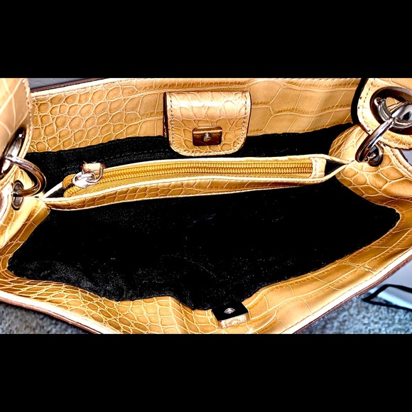 Women’s Tommy Hilifiger beige purse - Picture 3 of 4